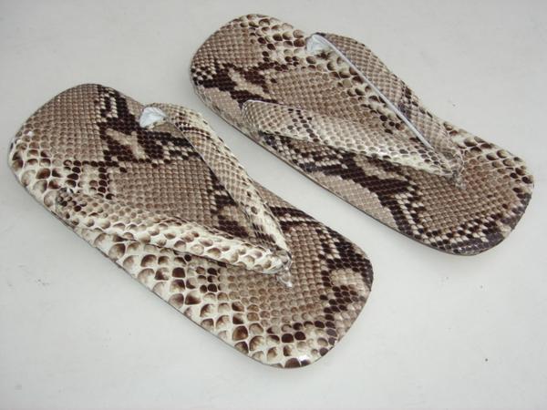 ●希少！天然ニシキ蛇皮革仕様雪駄　牛皮革底仕様　サイズＬＬ。
