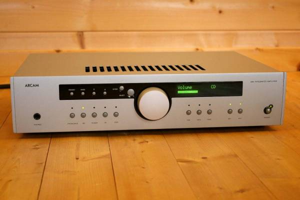英国 Arcam プリメインアンプ A85 定価157，500円(税込)