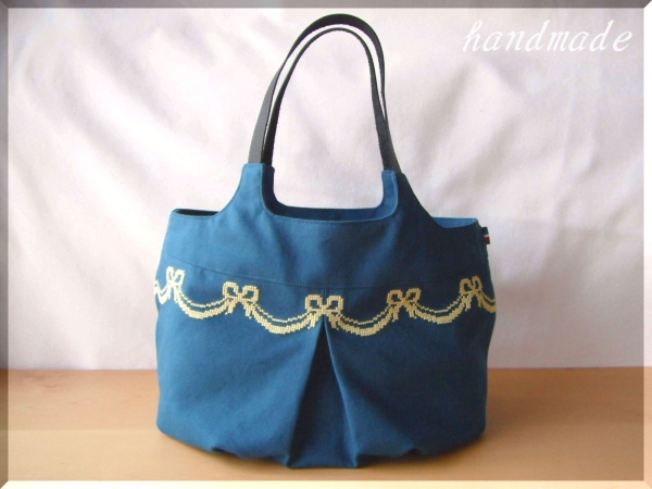 ハンドメイド ぽってりバッグ☆リボン クロスステッチ☆紺マリン