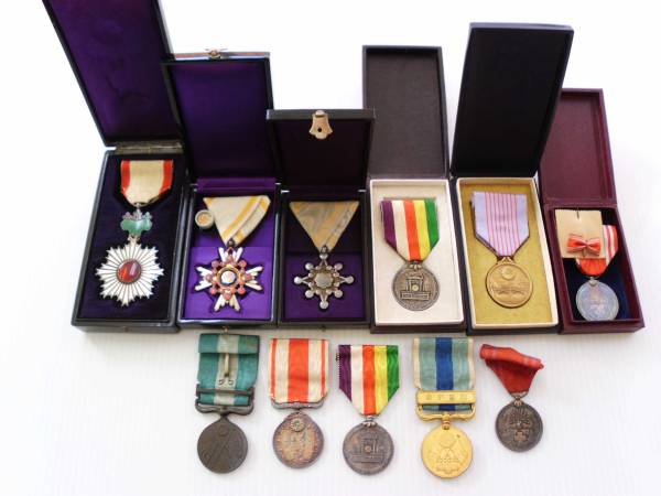 瑞宝勲五等　旭日勲六等　他　勲章１１品　おまとめ