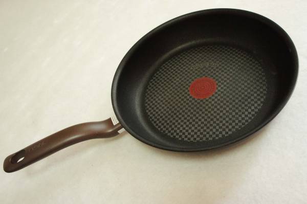 T-fal最高峰チタニウムプロ 6層コートIH対応フライパン モカ26cm