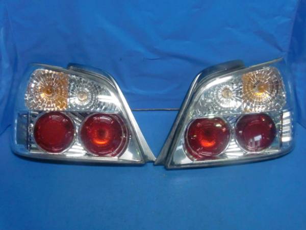 インプレッサ　ＧＤ２　左右ユーロテール　傷有り　中古品