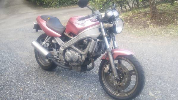 VT250スパーダ♪秋の夜長にレストアしてみては!?