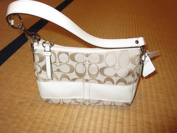 新品☆コーチCOACHシグネチャー ポーチ/バッグ プレゼントにも 極美品