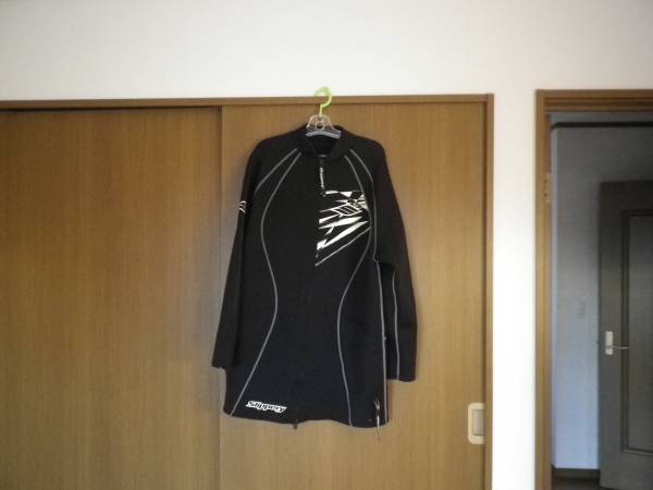 スリッパリーのツアーコート中古品