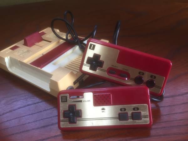 初期型ファミコン本体(四角ボタン）＆ソフト51本他セット おもちゃ