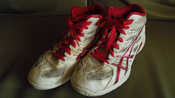 女子 学生 Asics Gelhoop V3 バスケ シューズ バッシュ 使用感強 24 0cm 売買されたオークション情報 Yahooの商品情報をアーカイブ公開 オークファン Aucfan Com