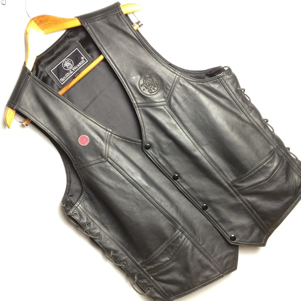 希少☆Smith&Wessonスミス&ウェッソン 型押しロゴ レザーベスト 