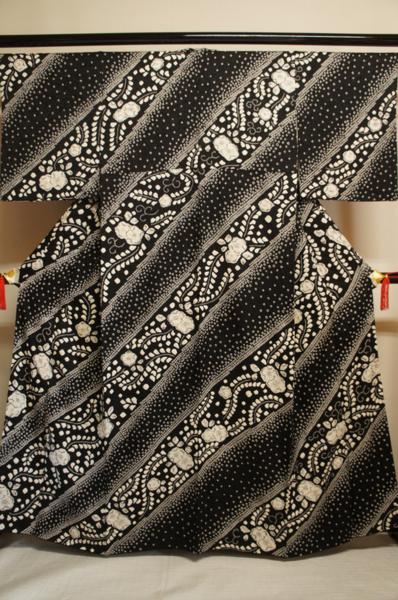 特選黒地斜め取辻が花模様訪問着調小紋[K7384]