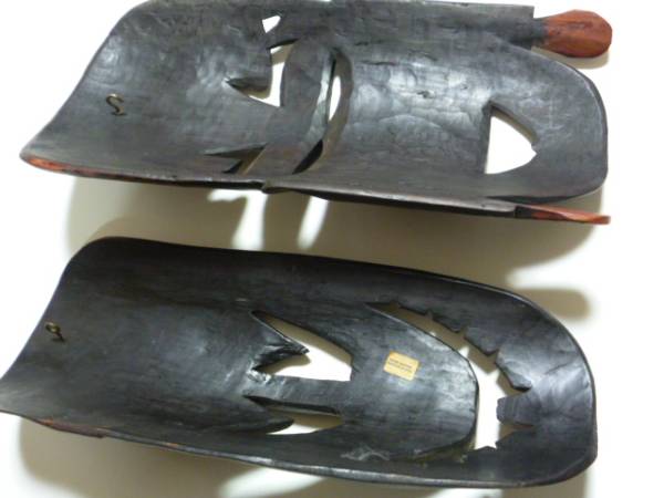 ○KENYA・ケニア・アフリカのお面・木製（魔除け？）(オブジェ