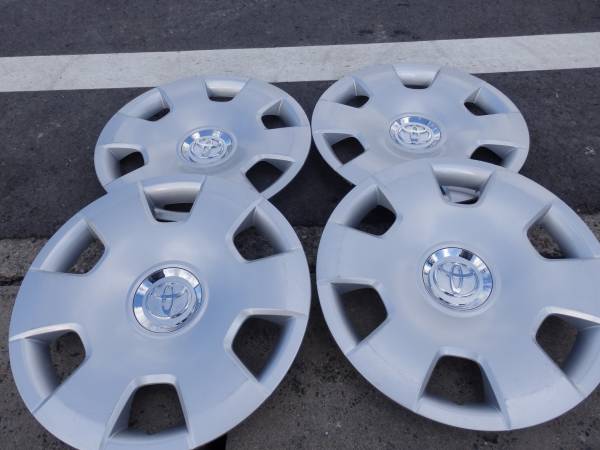 ハイエース　200　ホイルキャップ　新品同様品