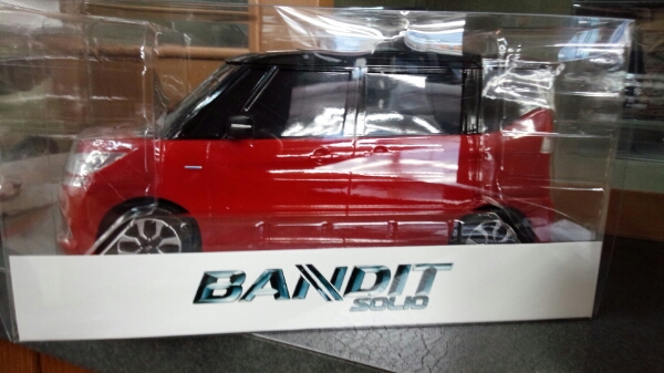 非売品ソリオバンディットカラーサンプルミニカー1/18 赤黒2トン