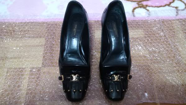 ヴィトン パンプス 靴 シューズ エナメル ヒール 黒37ハーフ 26