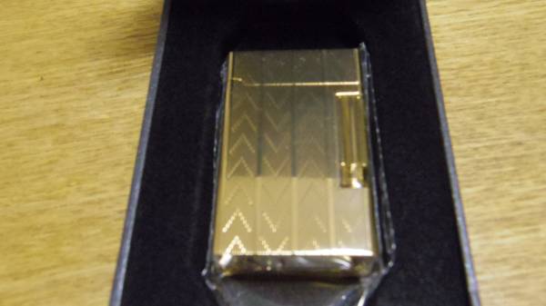 カランダッシュライターで「ＣＤ２０」のゴールドです。