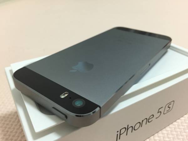 【即決 超美品】iPhone5s docomo 16GB グレイ 判定○ 残債なし_3
