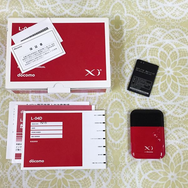docomo LTE L-04D WiFiルーター（赤・黒）