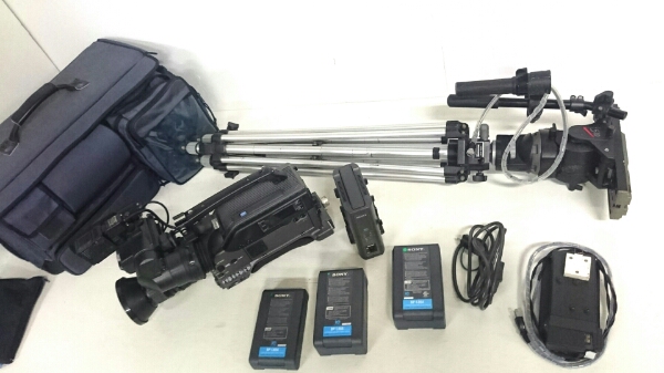 美品！業務用ビデオカメラ DSR-300 バッテリー 三脚 充電器 付属