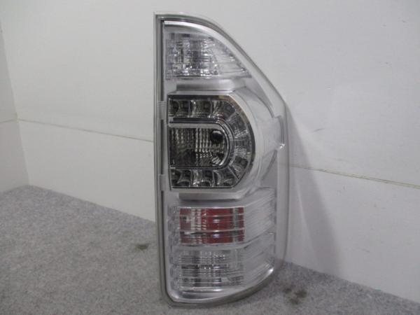 ヴォクシー VOXY ZRR70G/ZRR75G 後期 右テールランプ(66247) 【公式通販】