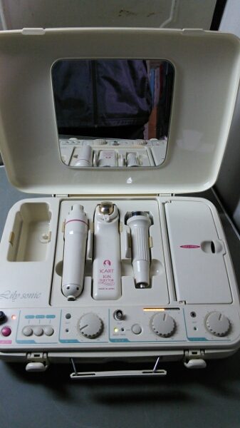 0100 多機能超音波美顔器　LilySonic 美容