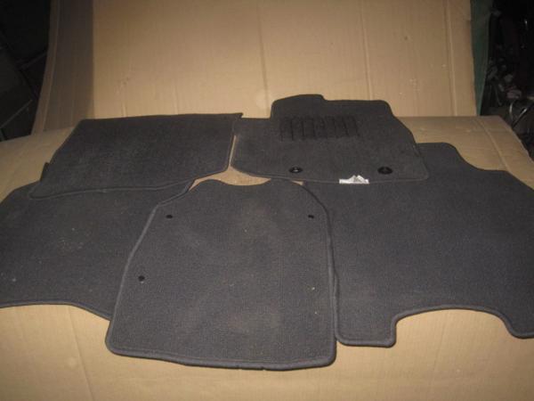 フィット GP1 フロアマット1台分【nai】ＴＯ