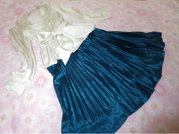 *:.光沢リボンブラウス＋サテンプリーツスカートお嬢様フェチ.:*