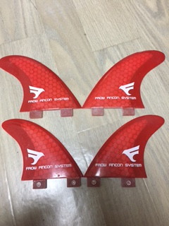 FCS対応FIN　クアッド ハニカムコア赤　フィン