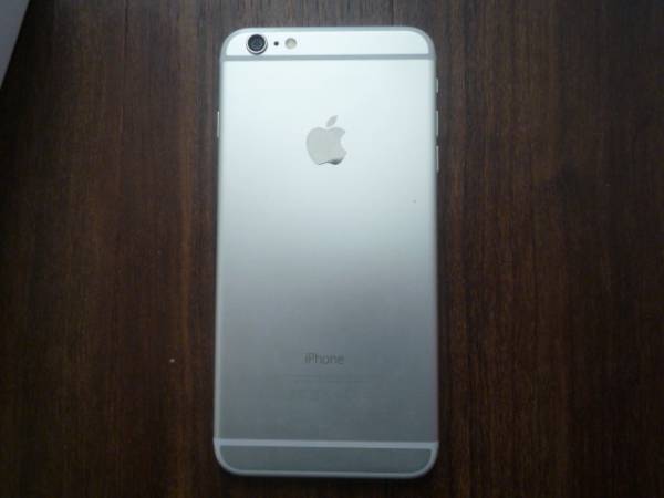 美品！　ｉPｈｏｎｅ６　Ｐｌｕｓ　シルバー　６４ＧＢ_3