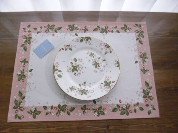 ブル-ム☆新品☆WEDGWOOD☆サ-ビス プレ-ト20㎝☆可愛いいちご♪