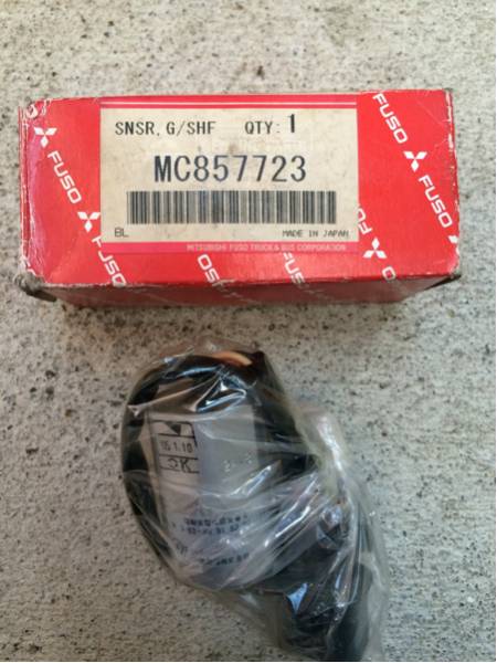 ★　三菱ふそう　純正　スピードセンサー　新品　★