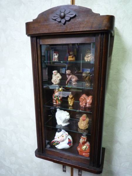 《金正堂》　柱時計の飾り棚　コレクション吊り棚　珍品棚