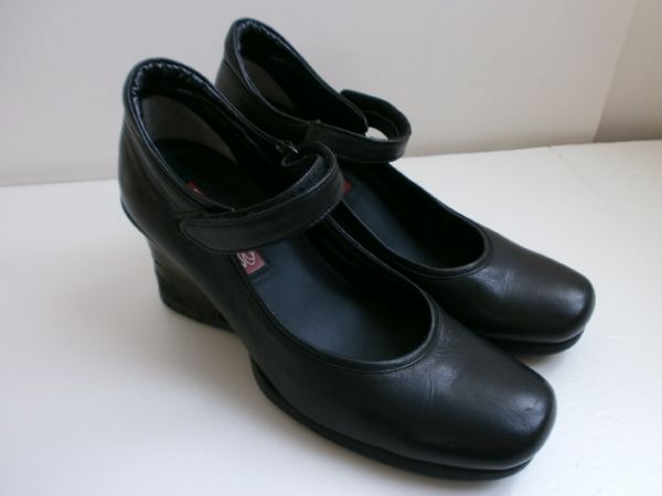 ★アラヴォンby ニューバランス 本革パンプス 23 黒ウェッジ