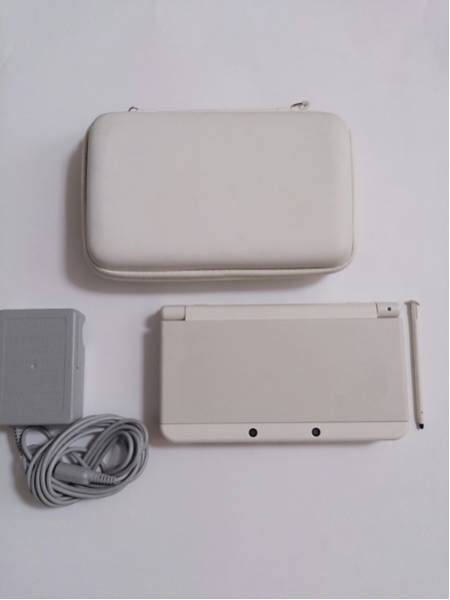 New 3DS本体 ホワイト 充電器 カバー付属