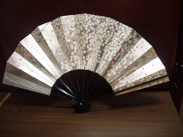 扇 　　火焔紅葉と満開桜 　美品　　　35－00