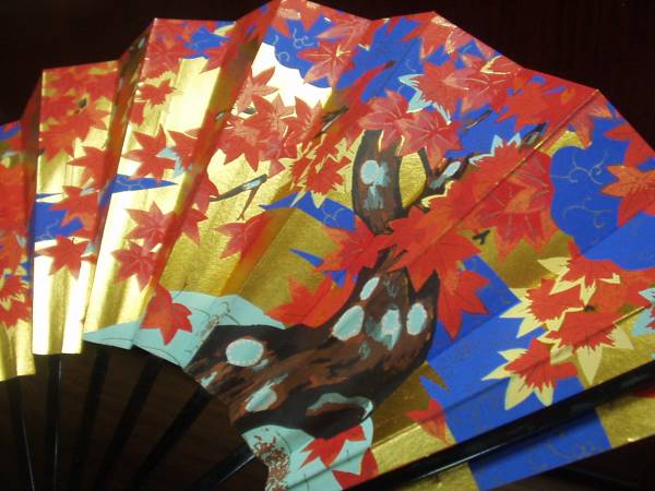 扇 　　火焔紅葉と満開桜 　美品　　　35－00