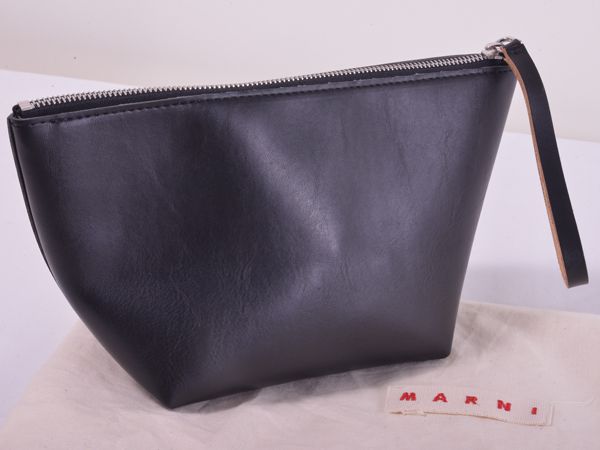 伊製 マルニ(MARNI) バイカラーレザーポーチ 黒×紺 W25cm H14cm