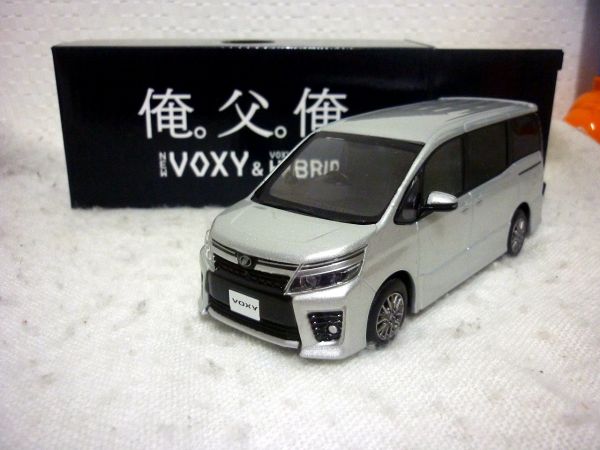 1⁄30 トヨタ VOXY ヴォクシー ZS ミニカー | カラーサンプル 色見本 