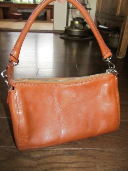 お勧め!ITALY製HIROFU(ヒロフ)のレザー製ショルダーバッグ