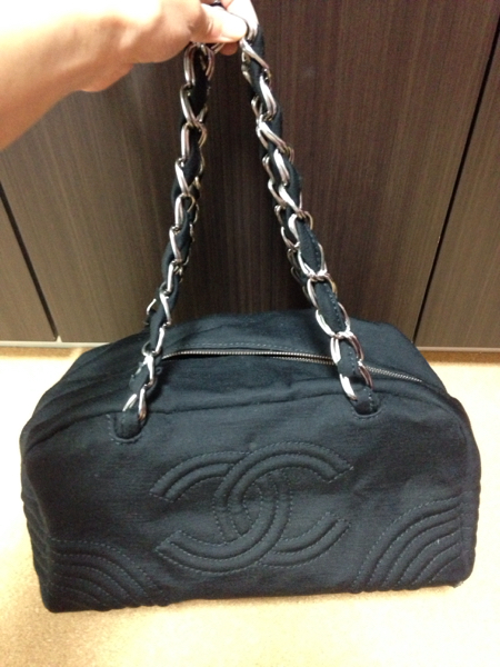 シャネル　ショルダーバッグ　黒　ジャージー