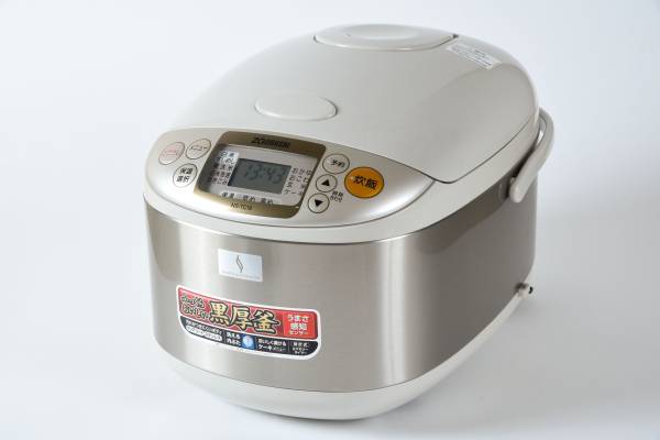 ZOJIRUSHI 炊飯器 NS-TC18-XA 本体　1升炊き ZOJIRUSHI マイコン炊飯ジャー NS-TC18-XA 未使用品 未使用ですが