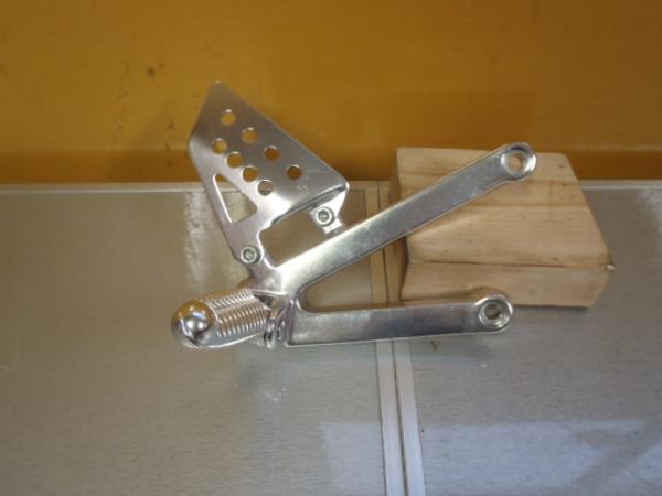 ドカティSPORT1000　純正　右側ステップホルダー　ステップ付き