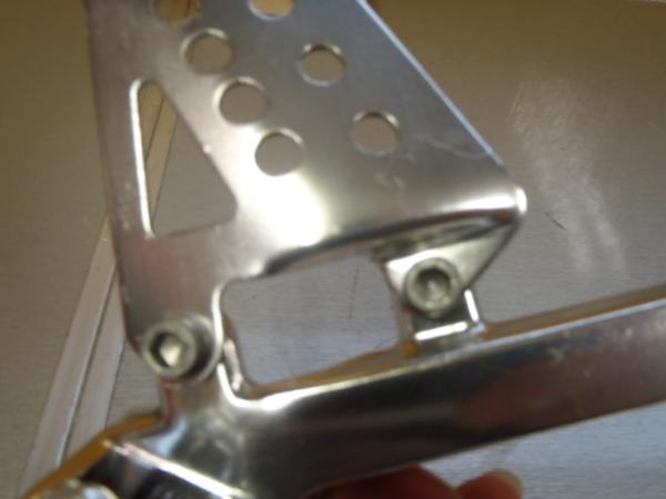 ドカティSPORT1000　純正　右側ステップホルダー　ステップ付き