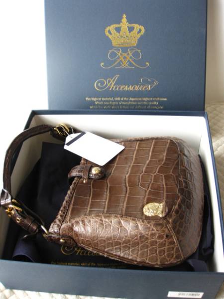 新品同様箱付ADMJ　アクセソワ最高級クロコダイルレザーバッグ茶