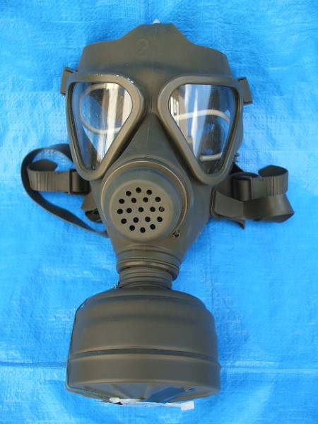 ドイツ軍ガスマスク，中古，吸着缶未使用，期限切れ仮装や展示用