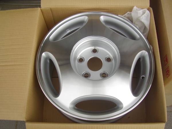 トヨタ純正　２０系セルシオ　後期アルミ　４本セット新品