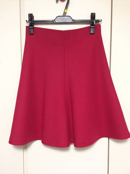 23区定価23000円●新品●冬物 スカート 綺麗な赤