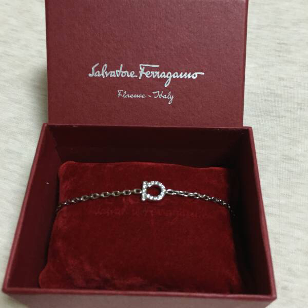 １回のみ使用　フェラガモ　ブレスレット