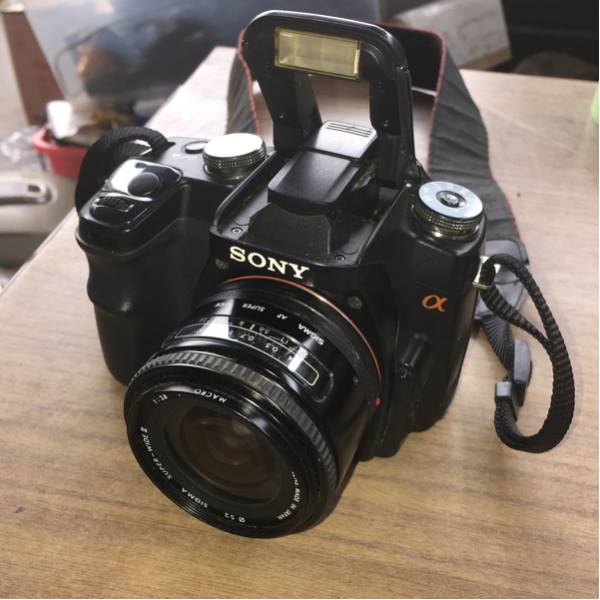 ソニー α DSLR-A100/シグマSUPER-WIDEⅡ f=24mm 【ジャンク品】