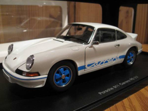 新品オートアート1/18ポルシェ911カレラRS2.7(ホワイト/ブル-)　