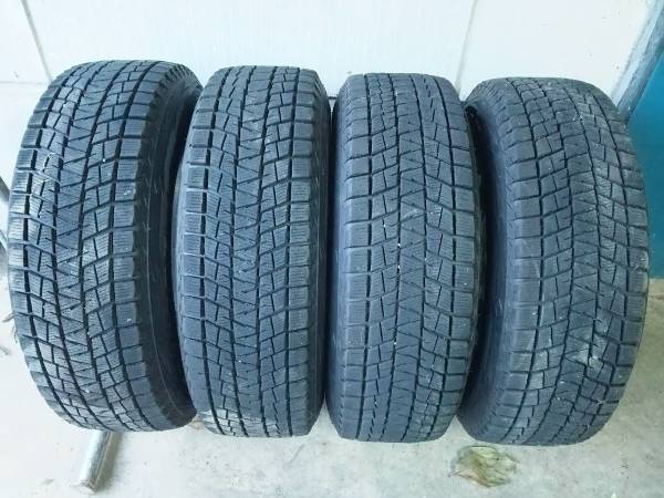 中古スタッドレス215/70R16ブリザック4本 シエラ、RAV4、パジェロイオ