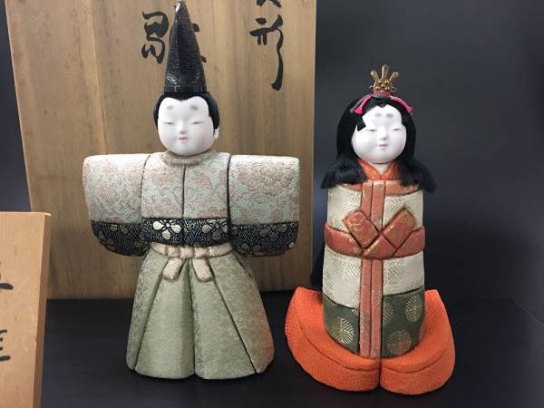 真多呂 市松人形 ひな人形 立雛 ガラスケース 台座付き